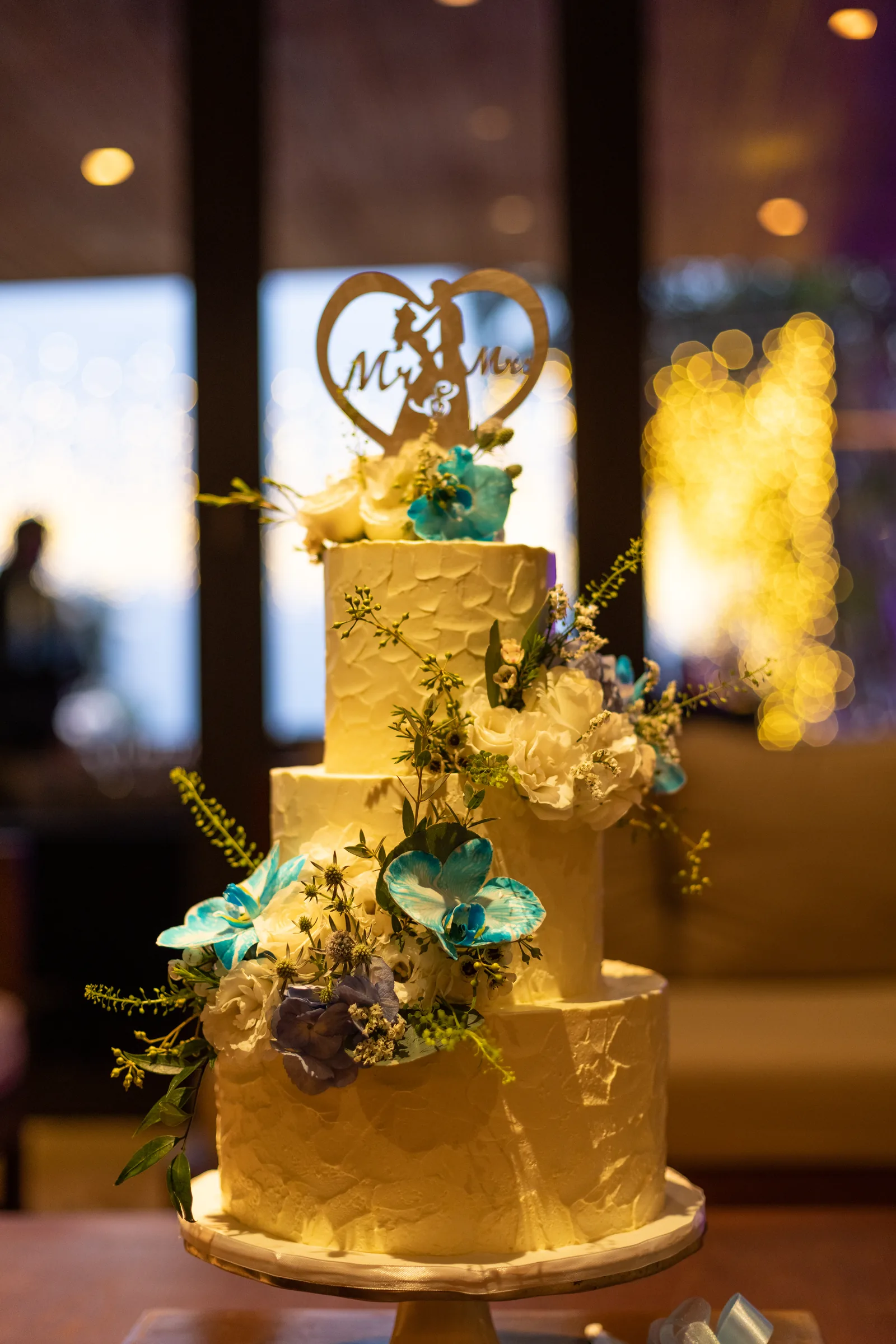 Lauren & Brenton — Villa Aye, April 2023 — Phuket wedding florals by Supparin